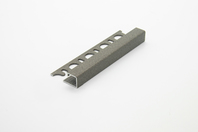 Bilde av: Projolly firkant Symetriclist Stone Gray alu 8 mm 270 cm